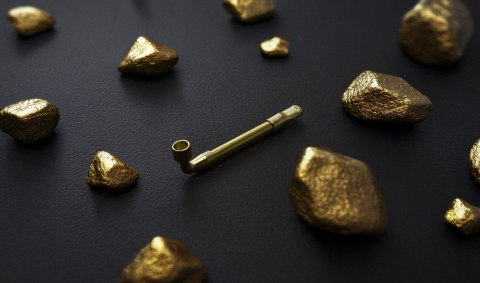 Elegancka metalowa lufka cygarniczka fifka w kolorze złotym do konopi cbd Elegancka metalowa lufka cygarniczka fifka w kolorze złotym do konopi cbd